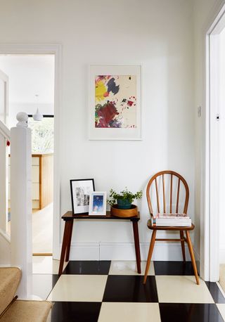 barber-house-black-white-floor