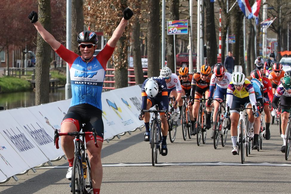 Kirsten Wild wins stage 3