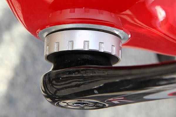 A close look at the bottom bracket cups.