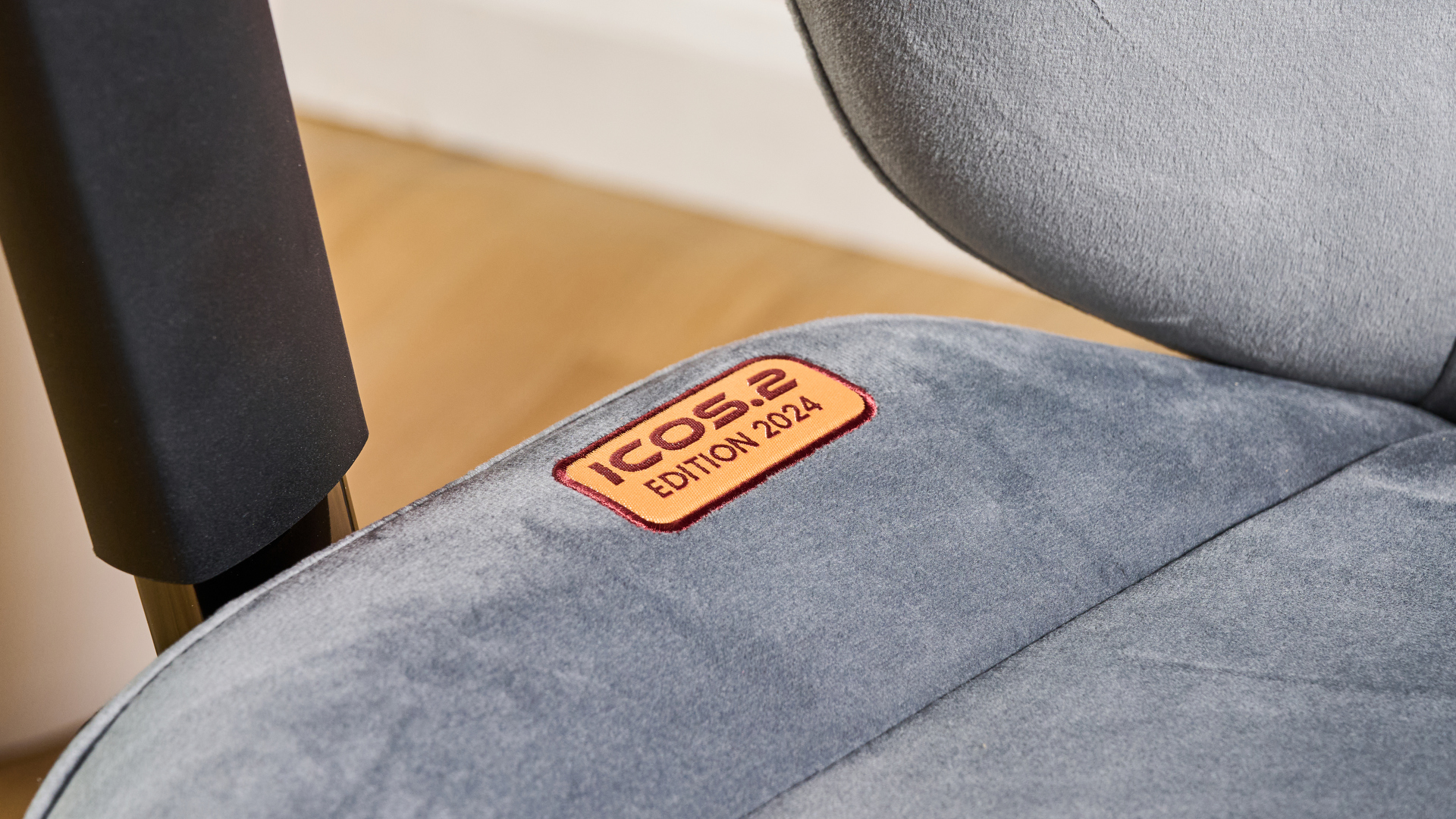 Close-up of stitched badge on seat of Quersus ICOS.2 that reads 'ICOS.2 Edition 2024'