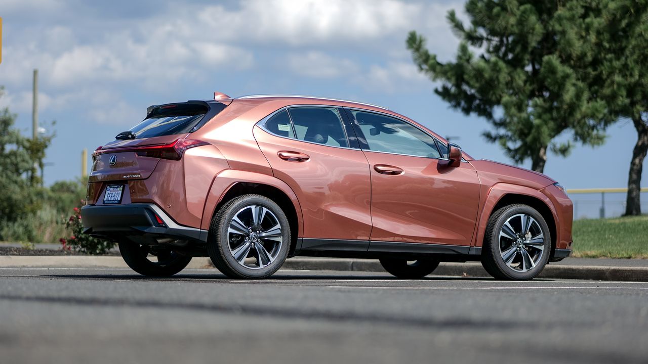2025 Lexus UX 300h test drive.