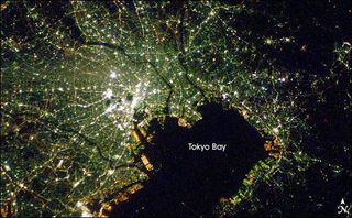 tokyo-night-lights-110922-02