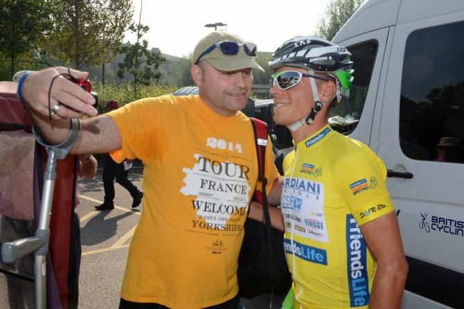 Race leader Edoardo Zardini poses for a selfie.