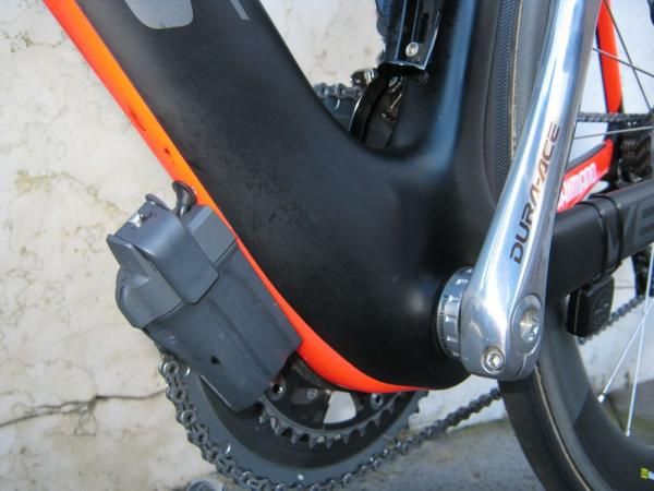 The electronic shifting power supply is tucked away.