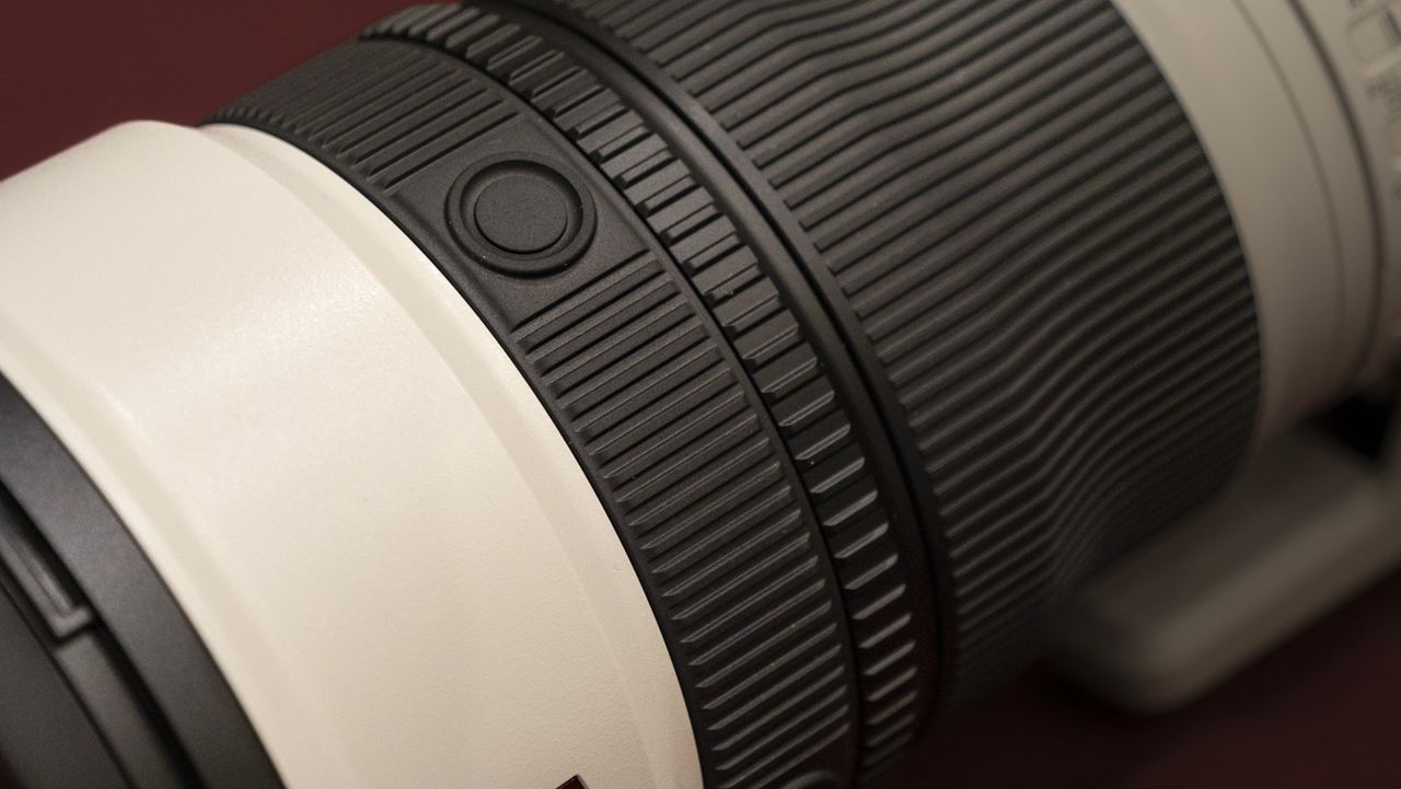 New power zoom control ring of the Sony FE 300mm F2.8 GM OSS lens