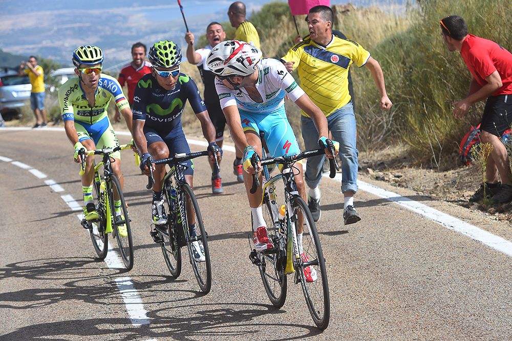 Fabio Aru and Nairo Quintana distance Tom Dumoulin.