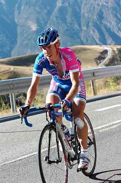 Damiano Cunego (Lampre - Fondital) still showing the signs of his stage 1 crash.