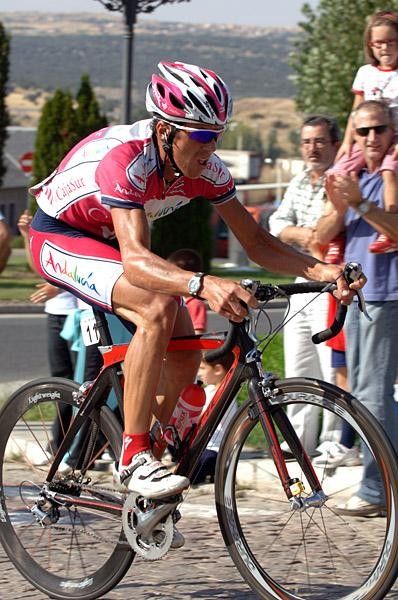 Perez powers through to the finish
