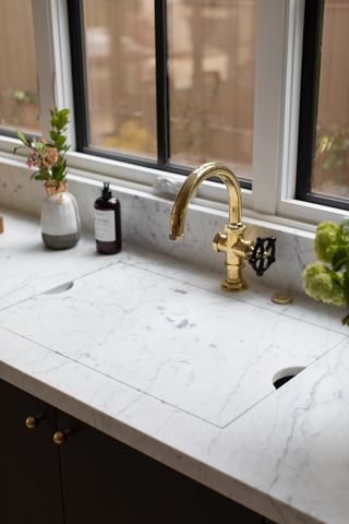 Marble worktop with marble kitchen and cover extending the worktop