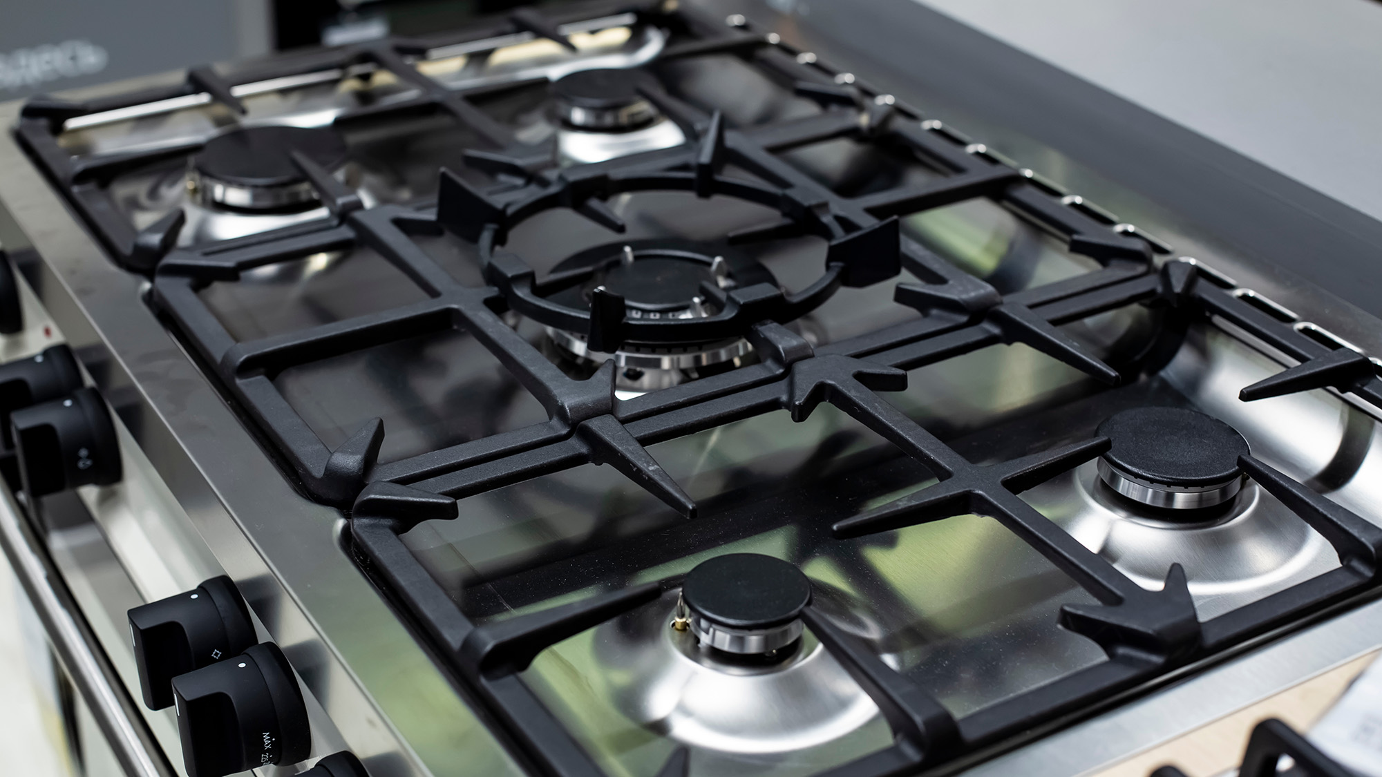 Large range cooktop