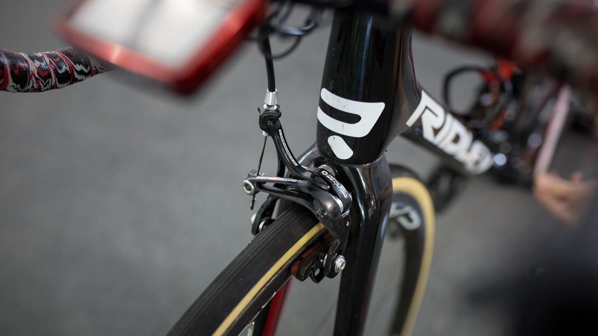 The front brake is equipped with carbon specific pads