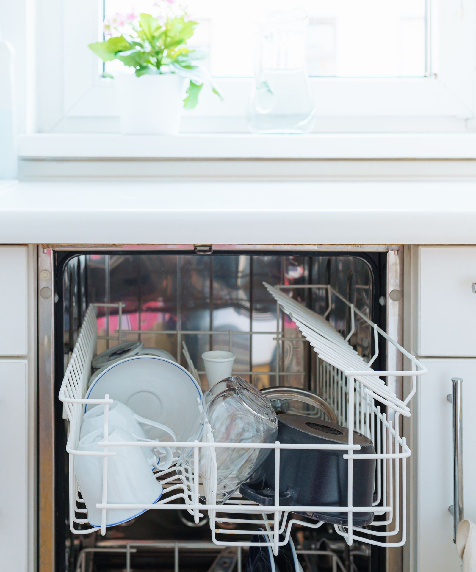 Should a dishwasher be on the right or left of a sink? Homes & Gardens
