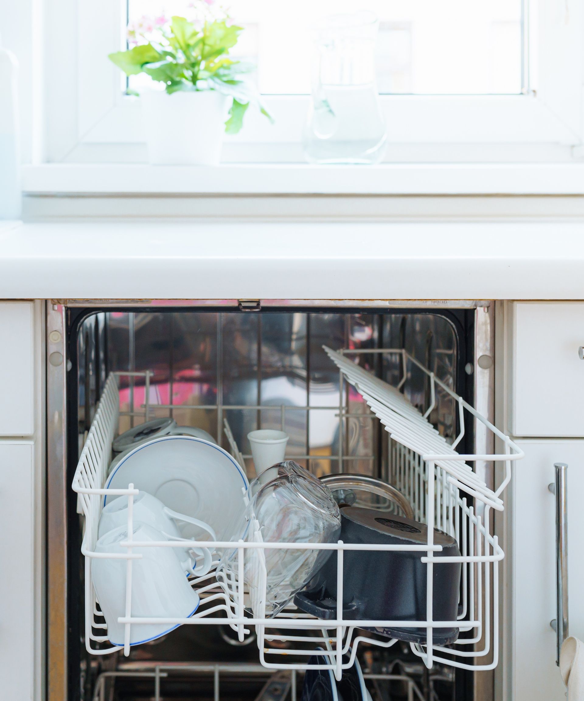 Should a dishwasher be on the right or left of a sink? Homes & Gardens