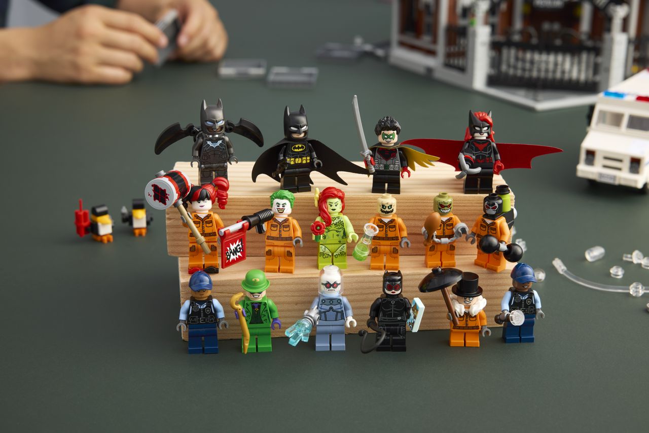an image of the figurines