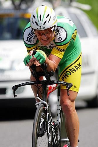 Floyd Landis (Phonak) stays in the hunt for yellow only 1'00" back on GC.