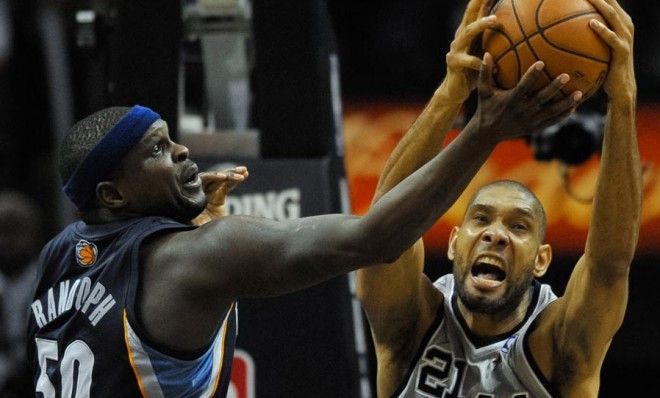 The Spurs&amp;#039; Tim Duncan (right) 