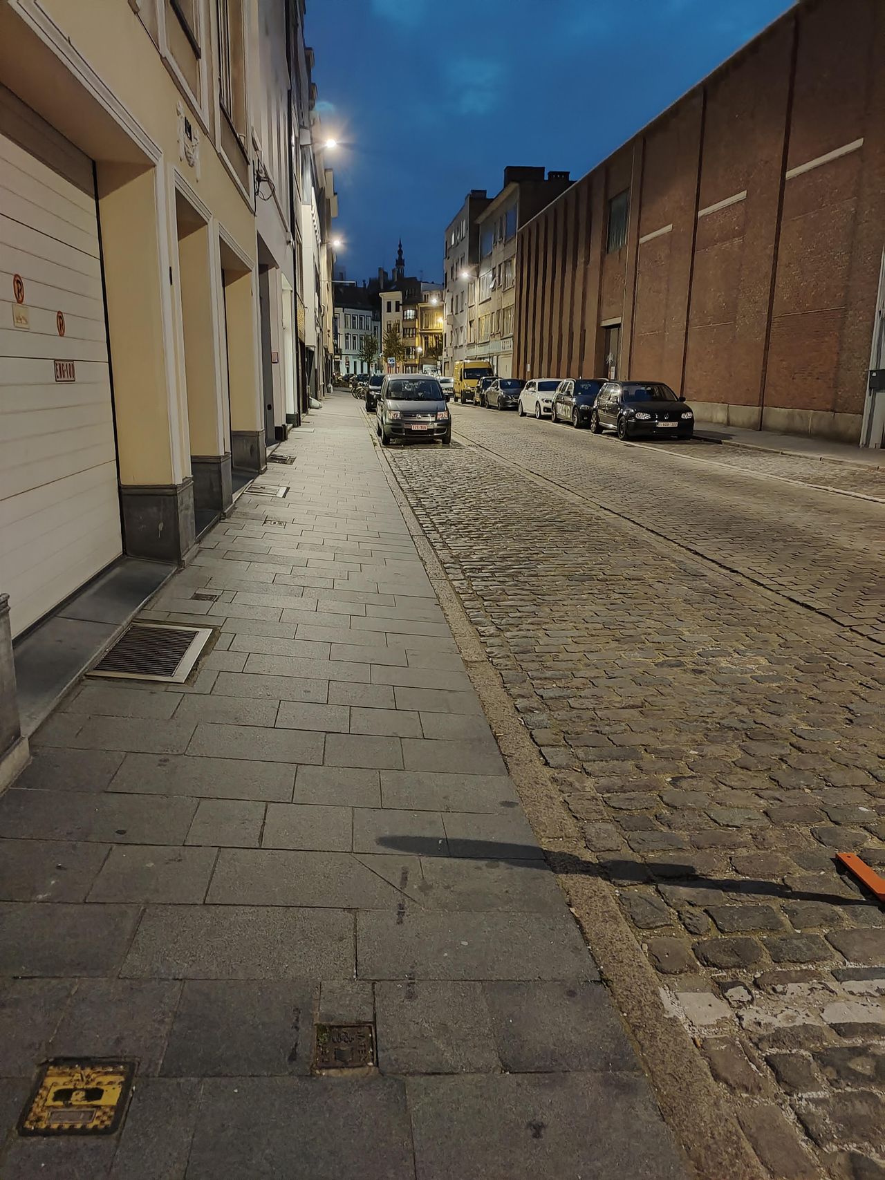Hier maakt de Ultra Dark Mode alles net iets te fel, waardoor het onnatuurlijk lijkt. Vooral de lucht is hier iets te blauw.