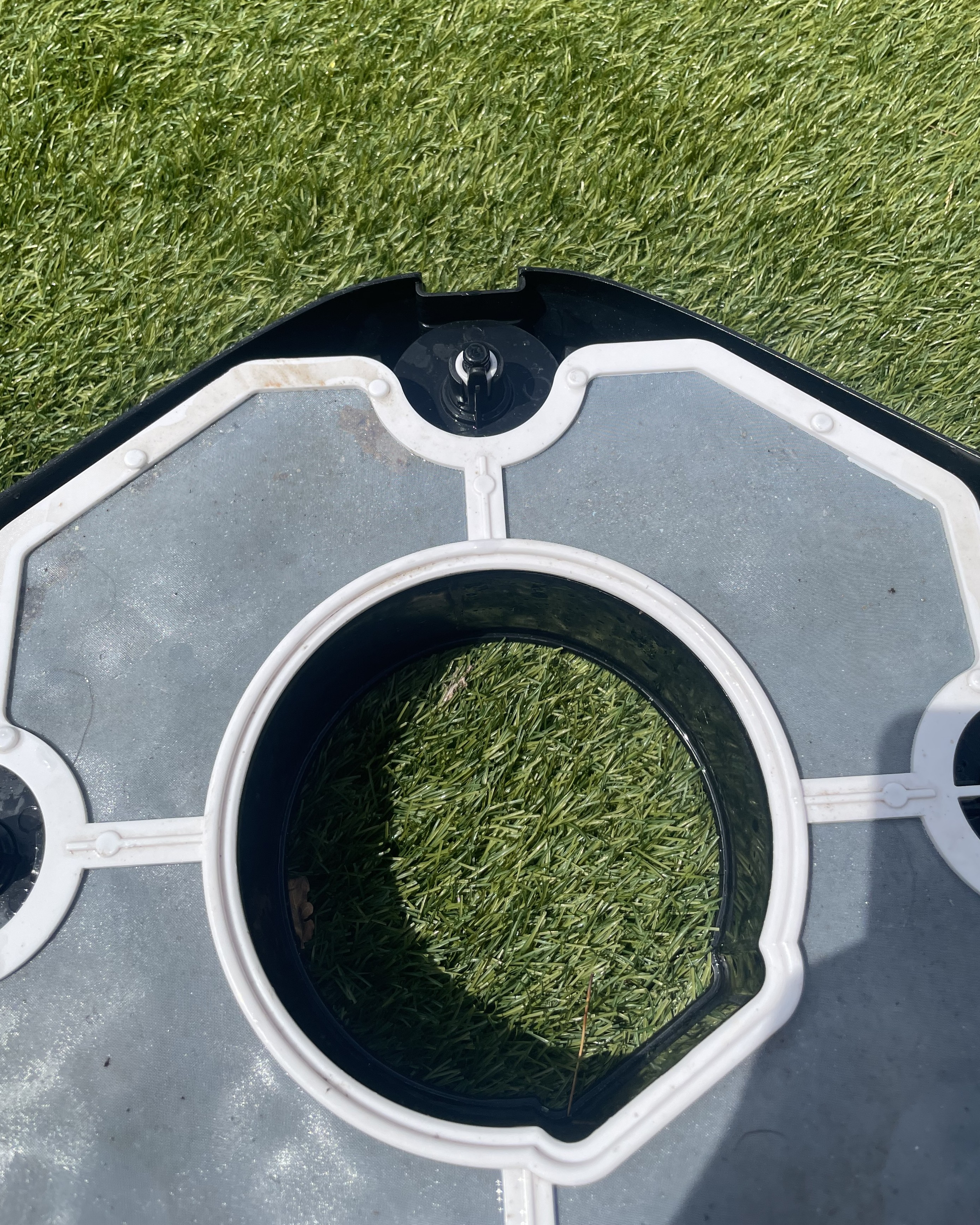 A robot pool cleaners filtration system