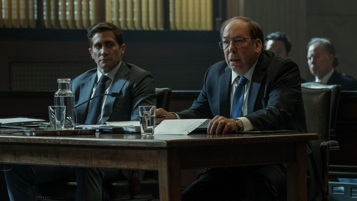 Jake Gyllenhaal and Bill Camp in Presumed Innocent