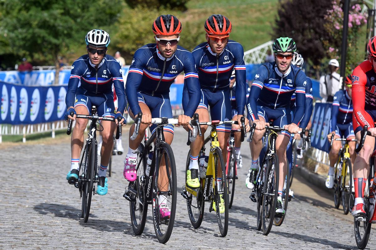 The French team led by Nacer Bouhanni in the pink shoes
