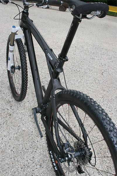The stout construction of the new Zaskar Carbon should appeal to die-hard Zaskar devotees.