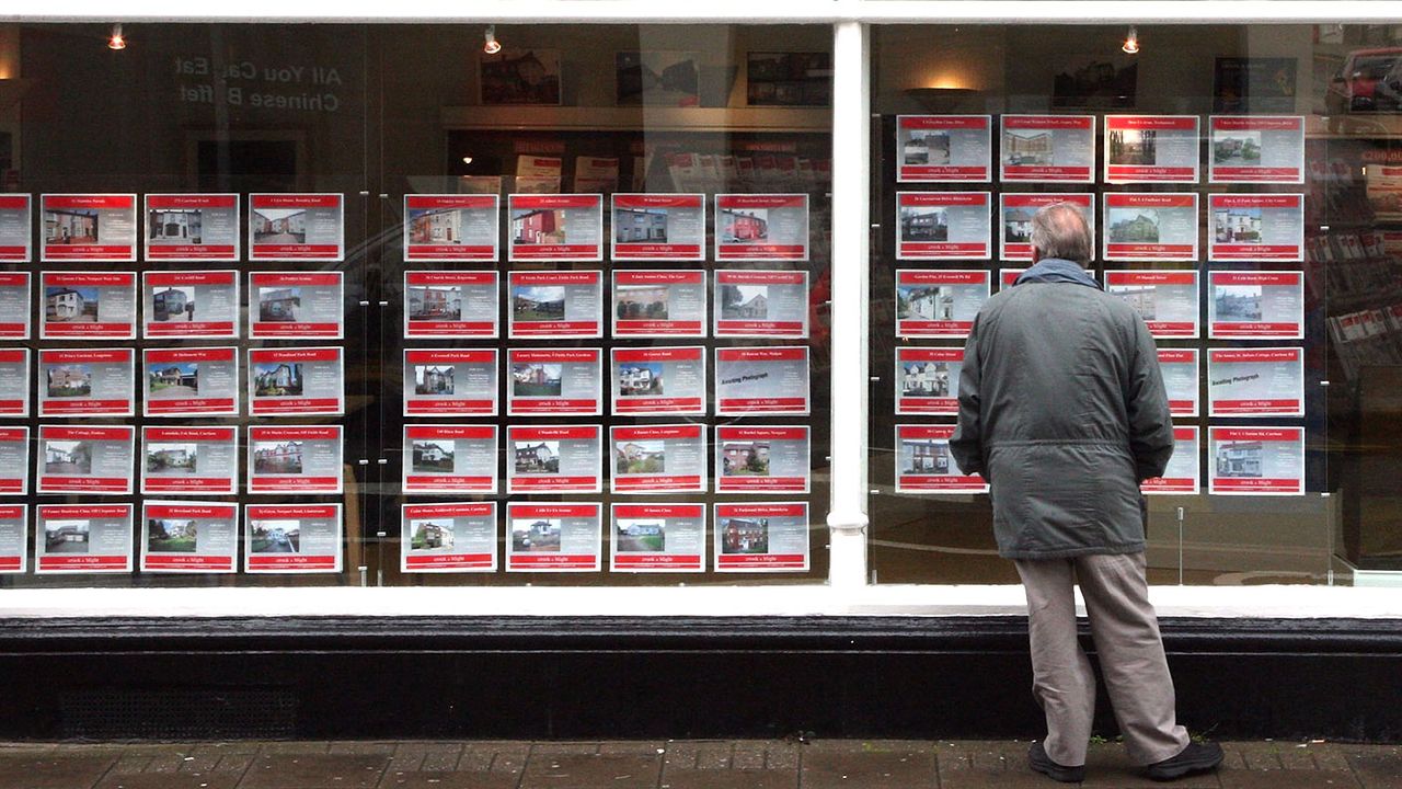 Estate agent&amp;#039;s window