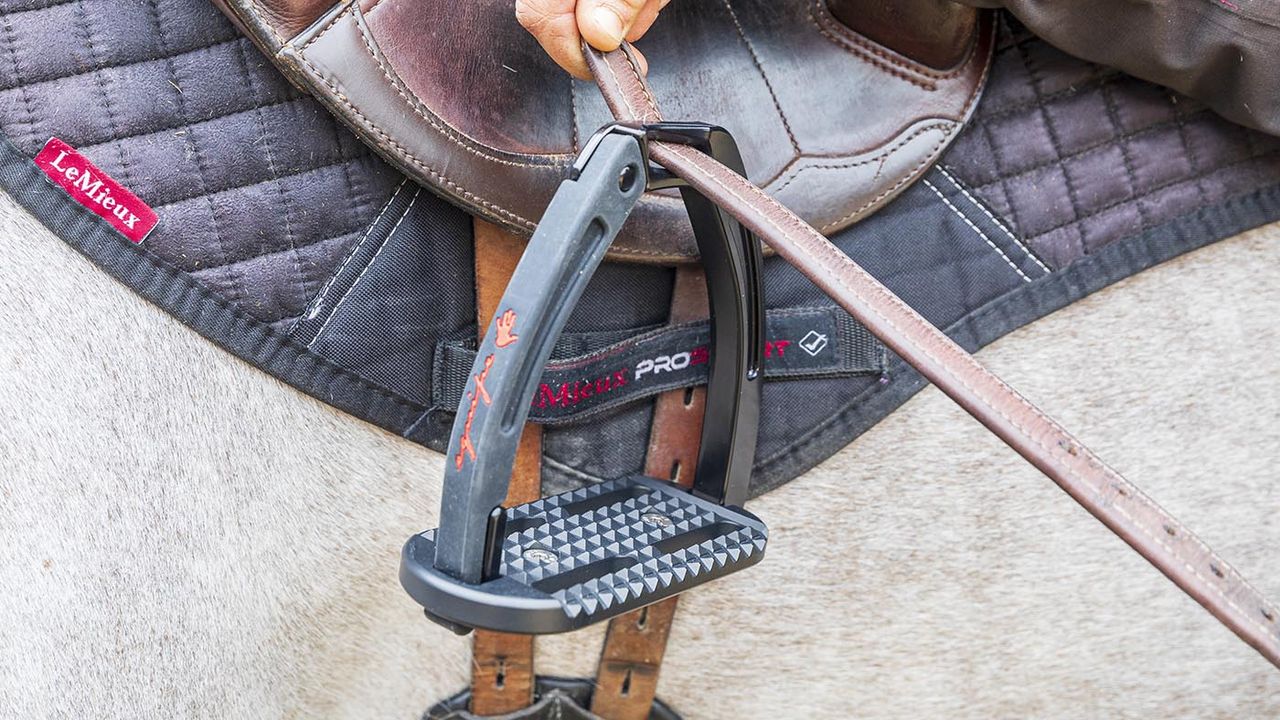 Equipe safety stirrups review