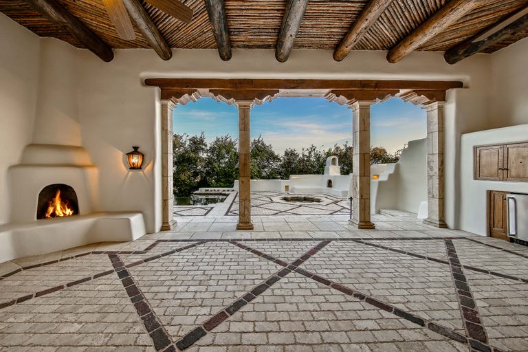 Strait's house The 'King of Country' lists spectacular mansion