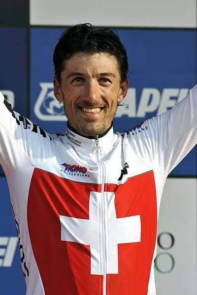 Fabian Cancellara enjoys the applause of his home crowd after another world title.