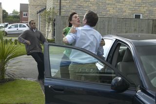Donna tries to arrest Freddie