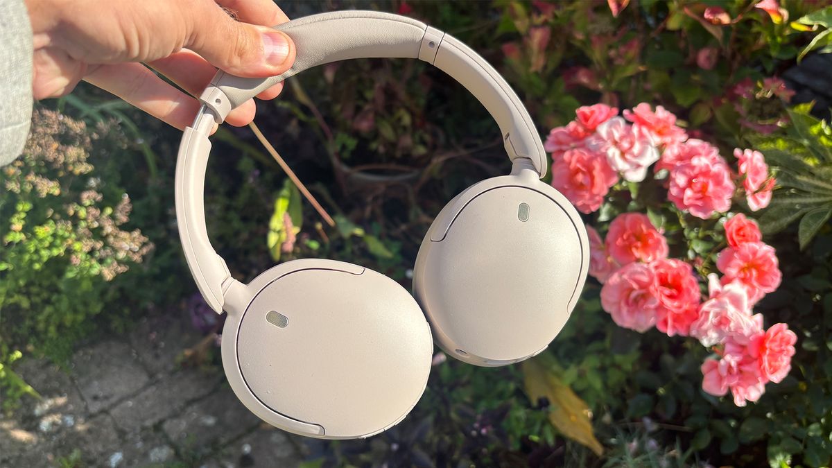 Sony WH-CH730N over-ear headphones