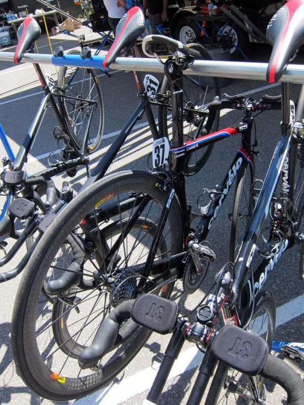 Dave Zabriskie (Garmin-Cerv&eacute;lo) had his Cerv&eacute;lo S5 set up with clip-on aero bars as a spare machine for the Vail time trial. He used his usual stars-and-stripes Cerv&eacute;lo P4 during the race.