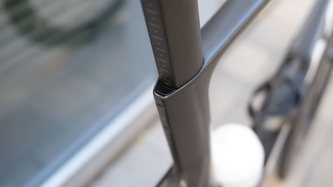 Teammachine R 01 LTD easy to use seat post binder