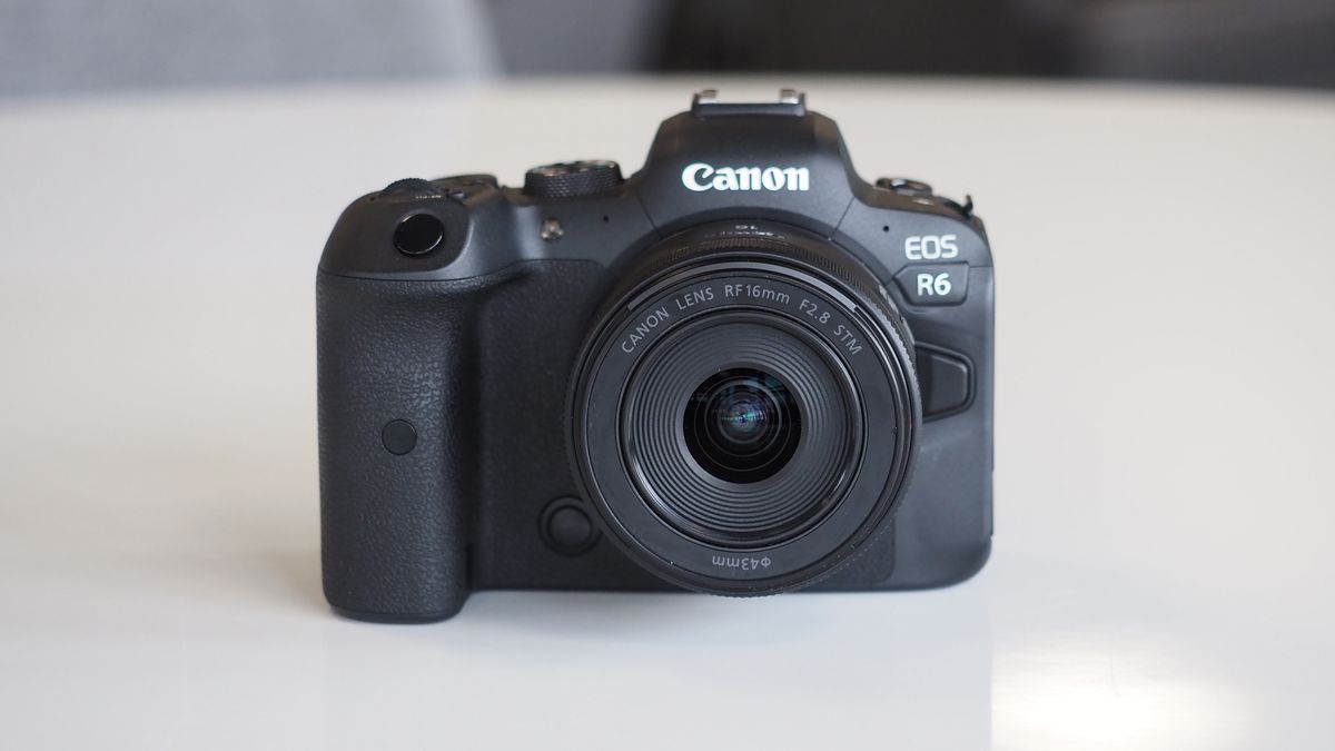 Canon RF 16mm f/2.8 STM