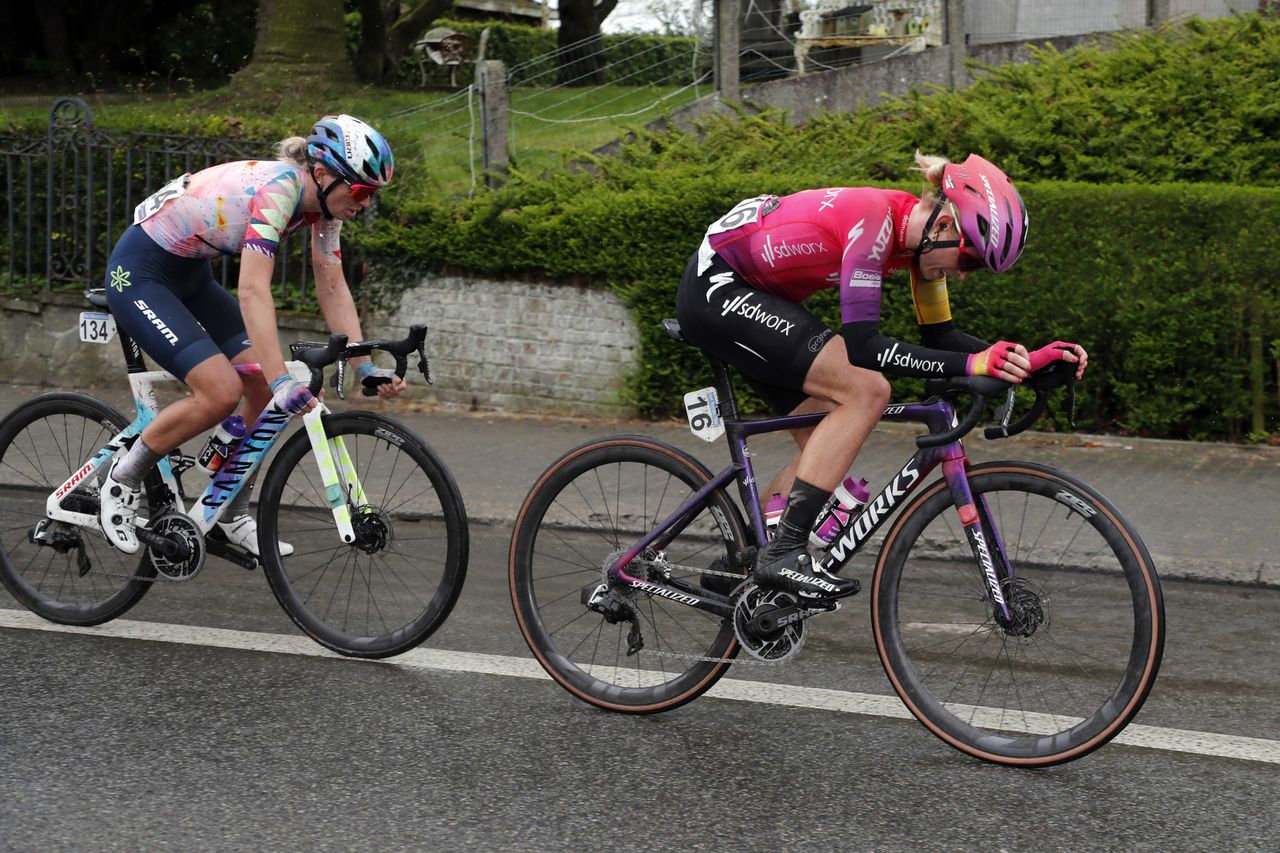De Brabantse Pijl La Fleche Brabanconne Women 2022 7th Edition SintPietersLeeuw Overijse 1412 km 13042022 Demi Vollering NED Team SD Worx Pauliena Rooijakkers NED Canyon SRAM Racing photo Rafa GomezSprintCyclingAgency2022