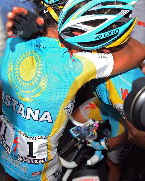 A tender moment between the Astana team leaders.
