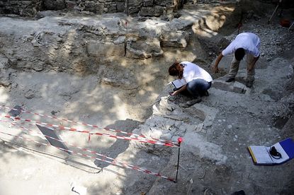 Archaeologists find remains of Kublai Khan Yuan dynasty palace. 
