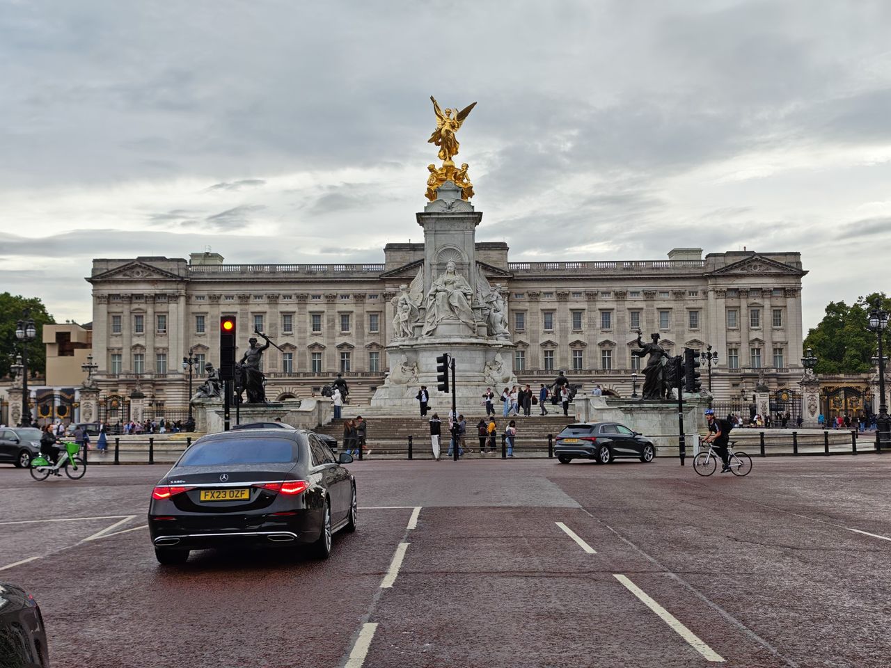 Honor Magic V5 review photos in London