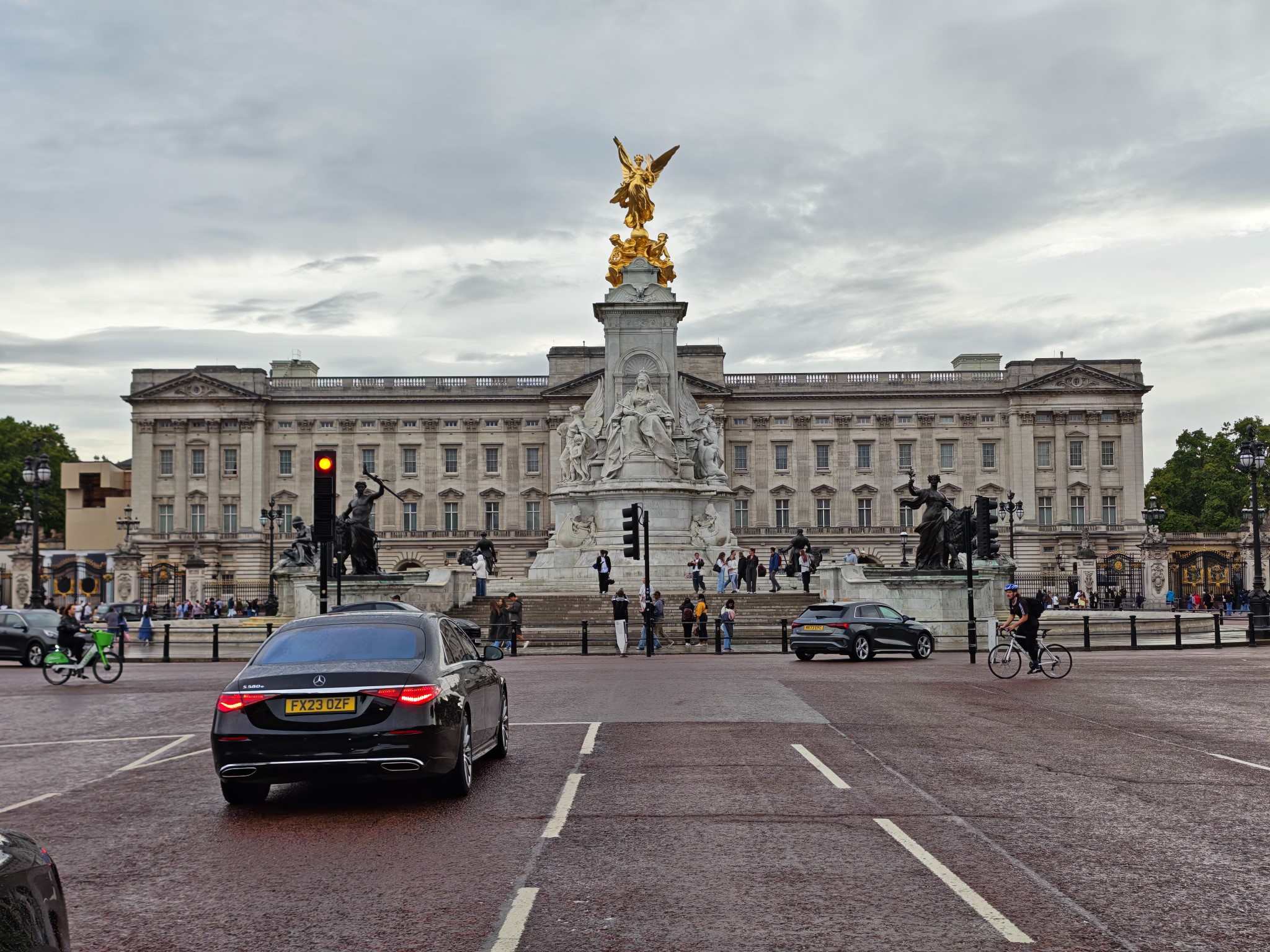Honor Magic V5 review photos in London