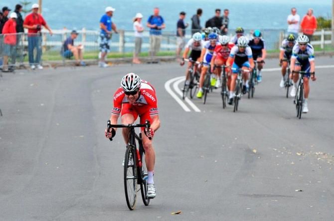 Thomas Palmer (Drapac) attacked from the chase group to join the leaders