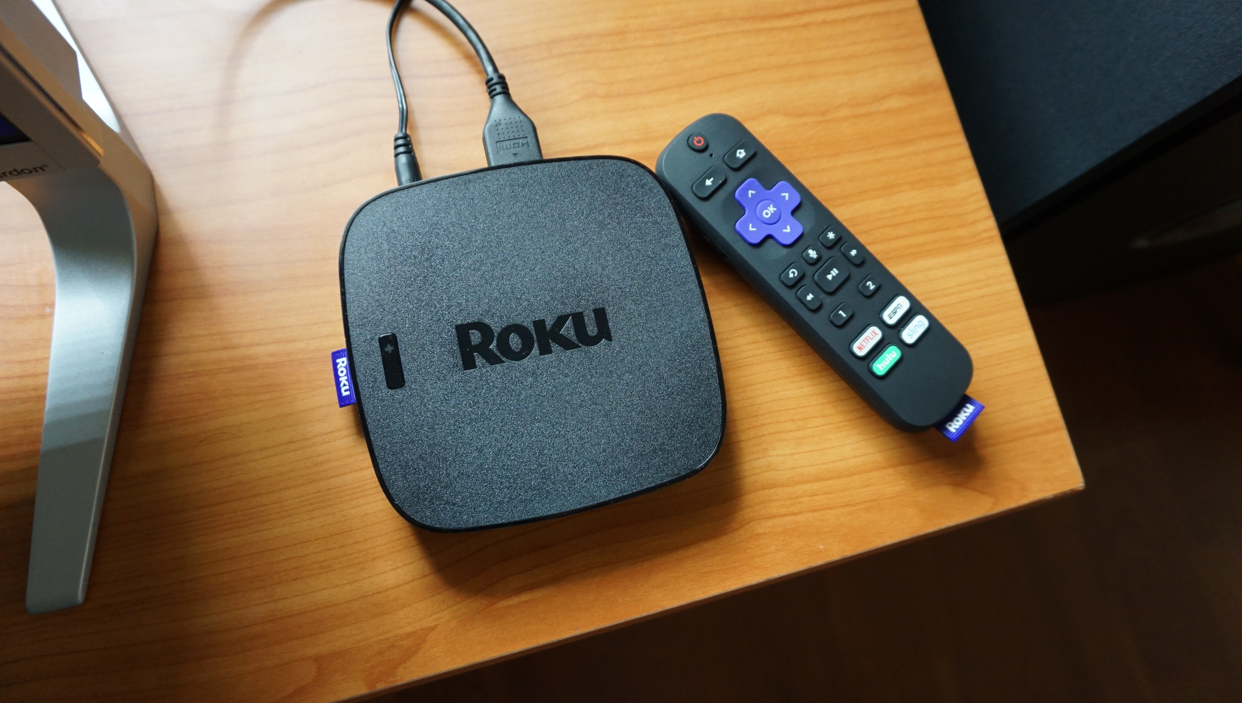 Ultra обзор. Roku приставка. Roku Ultra. Roku TV приставка. Roku streambar Pro фотографии.