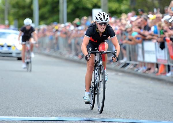 Courtney Lowe (Waikato Bay of Plenty) finishes second, with Kate McIlroy finishing third