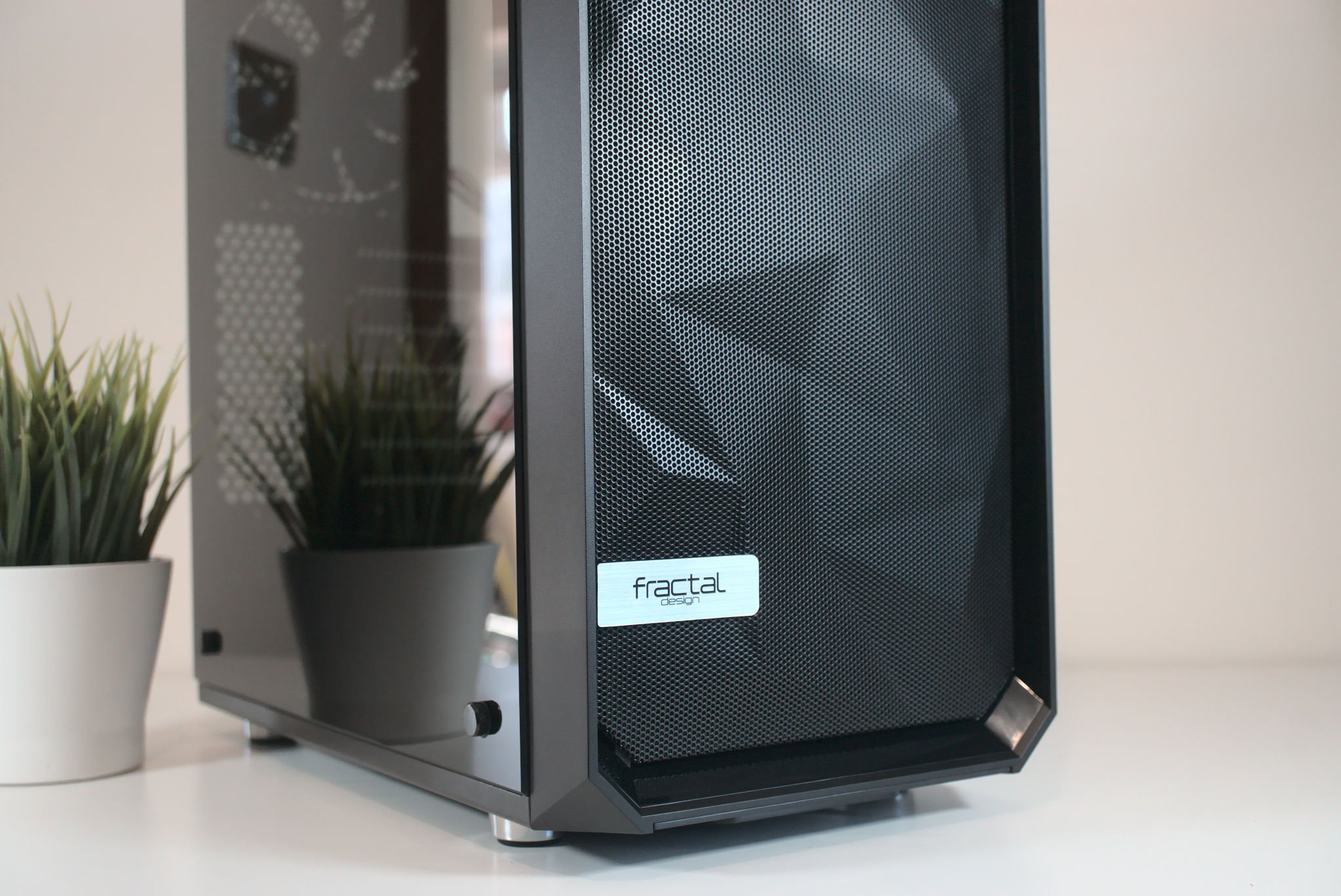  Fractal Design Meshify C - Compact Mid Tower Computer