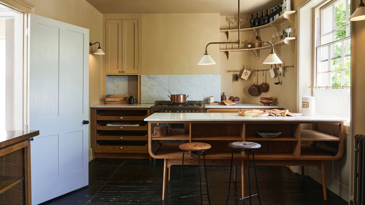 Can you healthy an island into a galley kitchen? |