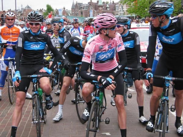 Bradley Wiggins with his Team Sky teammates