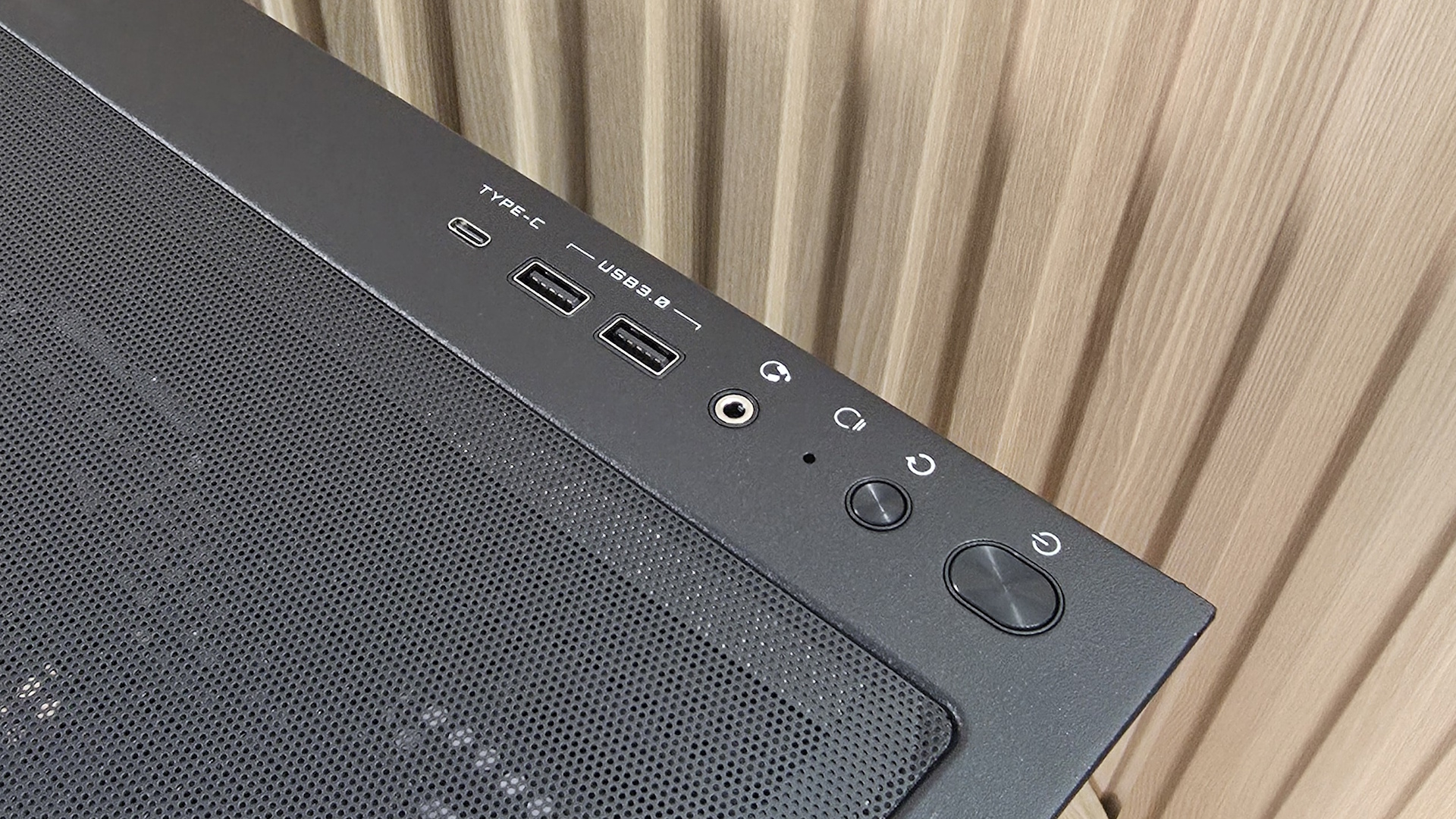 Gigabyte X870 Aorus Stealth - C500 Panoramic Stealth Case