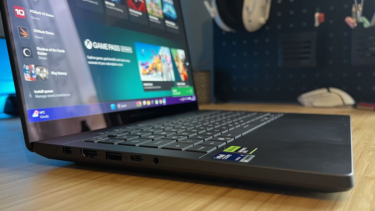 Side view of left ports on Asus ROG Zephyrus G14 gaming laptop