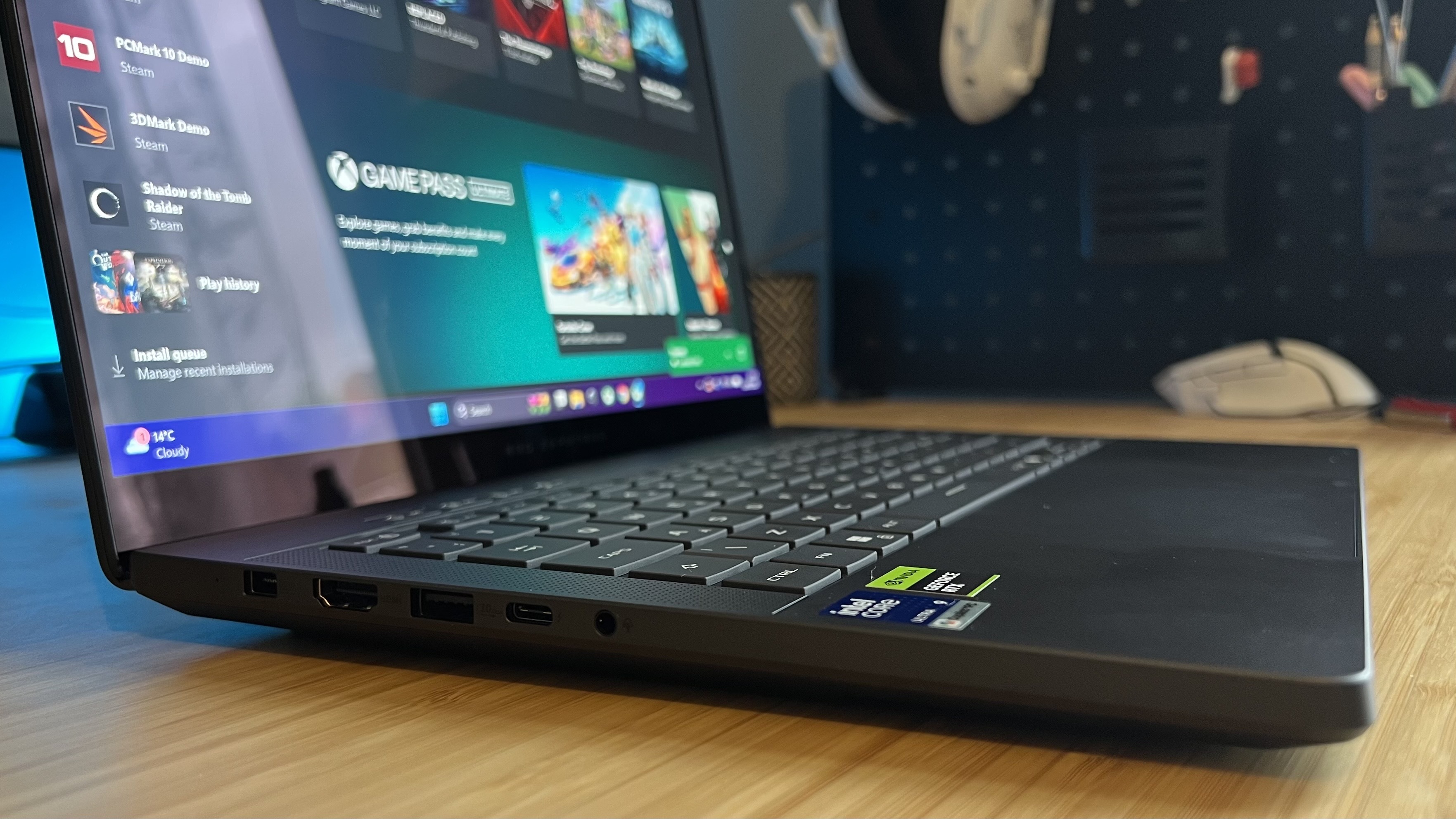 Side view of left ports on Asus ROG Zephyrus G14 gaming laptop