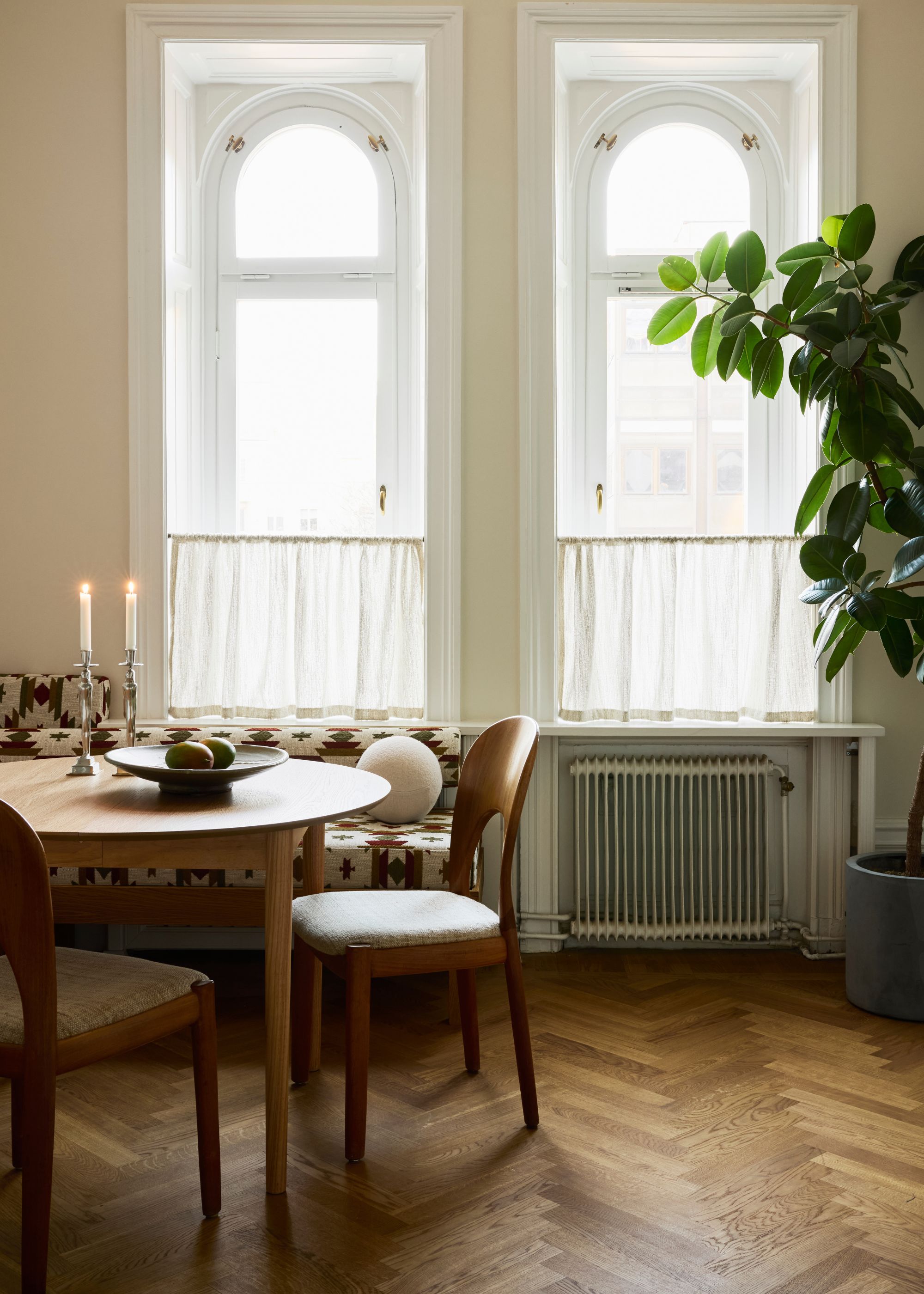 dining room with cafe curtains