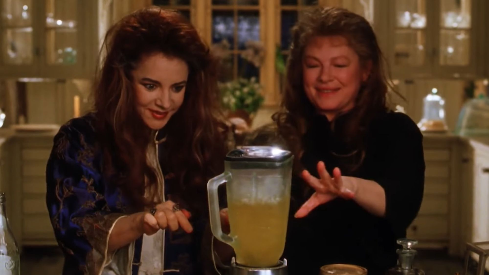 Stockard Channing and Dianne Wiest as the aunts in Practical Magic.
